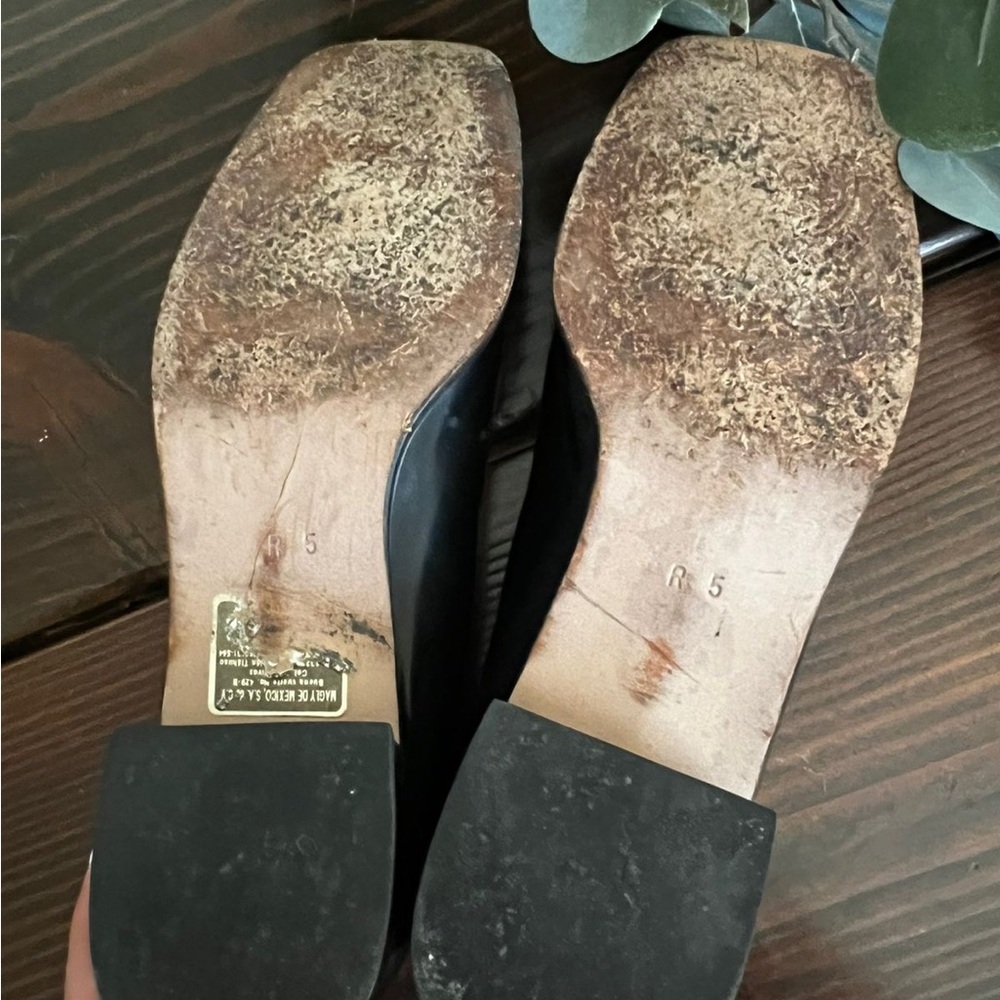 Gucci Women's Black Leather Loafers - Picture 3 of 6